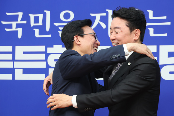 김민석 숨가쁜 첫 행보…DJ 추모식서 '통합'·靑 만나 '당청 안정'