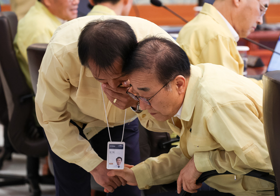대화하는 김윤덕 장관·송기호 차장