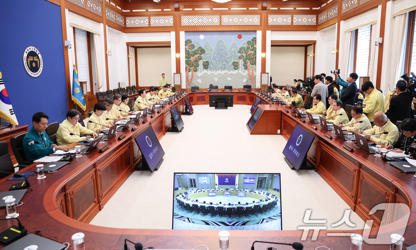(서울=뉴스1) 허경 기자 = 이재명 대통령이 18일 청와대에서 열린 제1회 을지국무회의에서 발언을 하고 있다. 2026.8.18/뉴스1