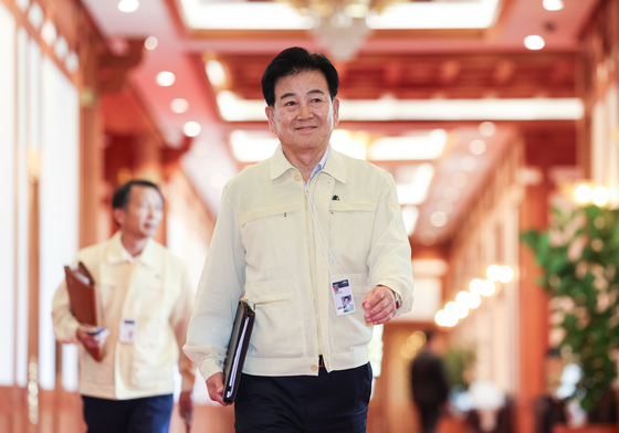 을지국무회의 입장하는 정동영 장관