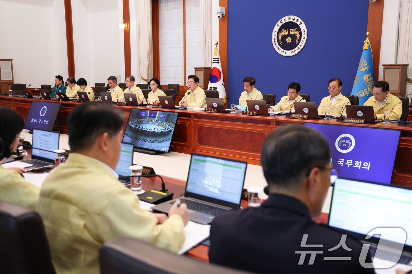 (서울=뉴스1) 허경 기자 = 이재명 대통령이 18일 청와대에서 열린 제1회 을지국무회의에서 발언을 하고 있다. 2026.8.18/뉴스1