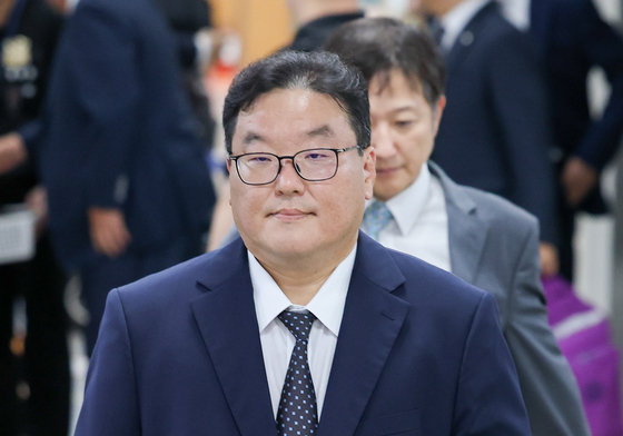 3차 공판 출석하는 엄희준 검사