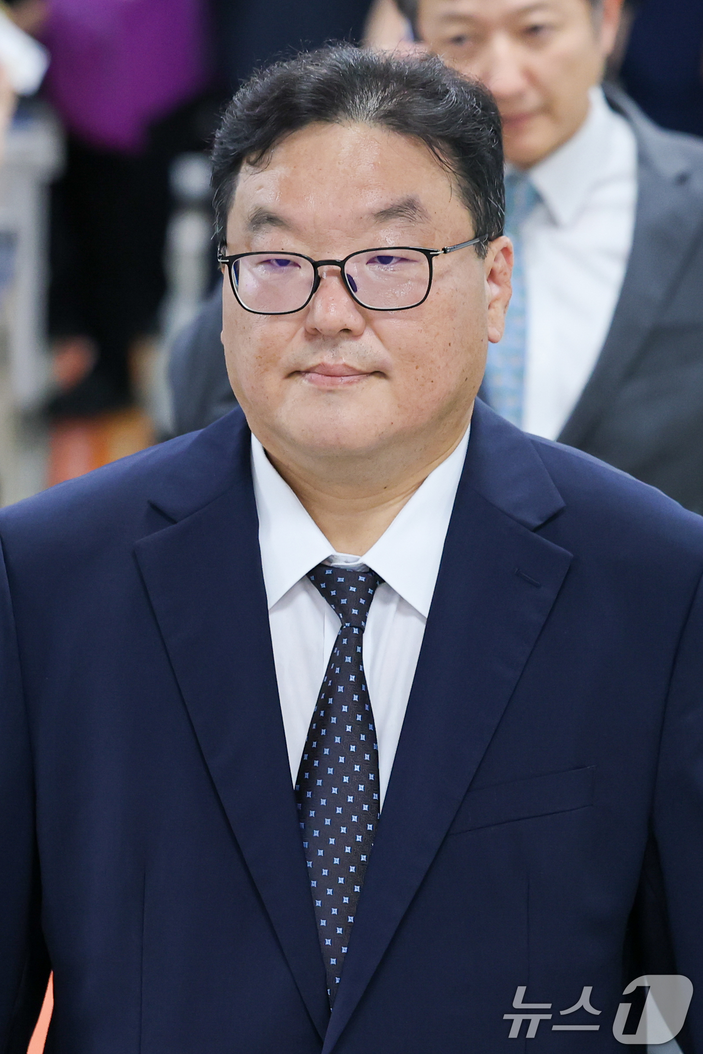 (서울=뉴스1) 안은나 기자 = 쿠팡 퇴직금 미지급 사건을 무혐의 처분하도록 외압을 행사한 혐의로 기소된 엄희준 광주고검 검사가 18일 오전 서울 서초구 중앙지방법원에서 열린 직권 …
