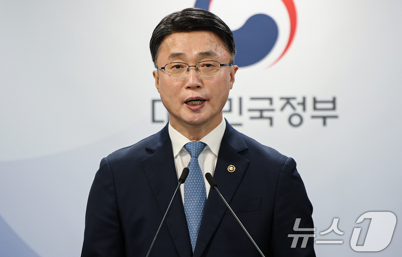 (서울=뉴스1) 김도우 기자 = 류제명 과학기술정보통신부 제2차관이 18일 서울 종로구 정부서울청사에서 독자 AI파운데이션모델 프로젝트 2차 단계평가 결과 브리핑을 하고 있다. 2 …