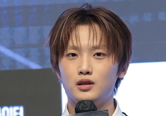인사말 하는 정민준