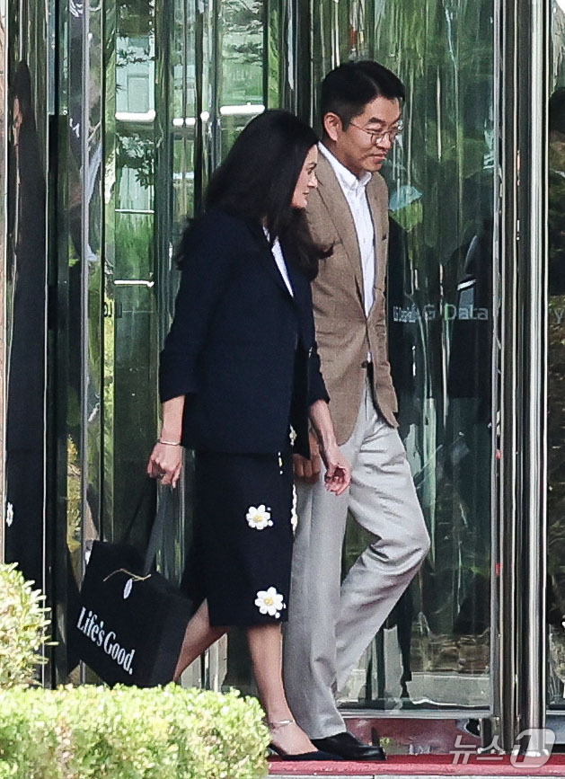 (서울=뉴스1) 이종수 기자 = 젠슨 황 엔비디아 최고경영자(CEO)의 장녀인 매디슨 황 엔비디아 수석이사가 18일 오전 서울 서초구 LG전자 양재 R&D 캠퍼스 LG 데이터 팩토 …