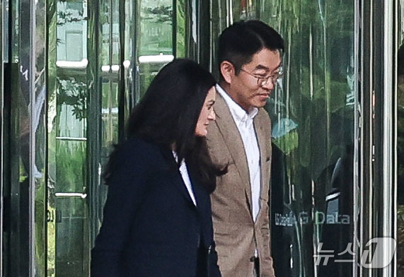 (서울=뉴스1) 이종수 기자 = 젠슨 황 엔비디아 최고경영자(CEO)의 장녀인 매디슨 황 엔비디아 수석이사가 18일 오전 서울 서초구 LG전자 양재 R&D 캠퍼스 LG 데이터팩토리 …