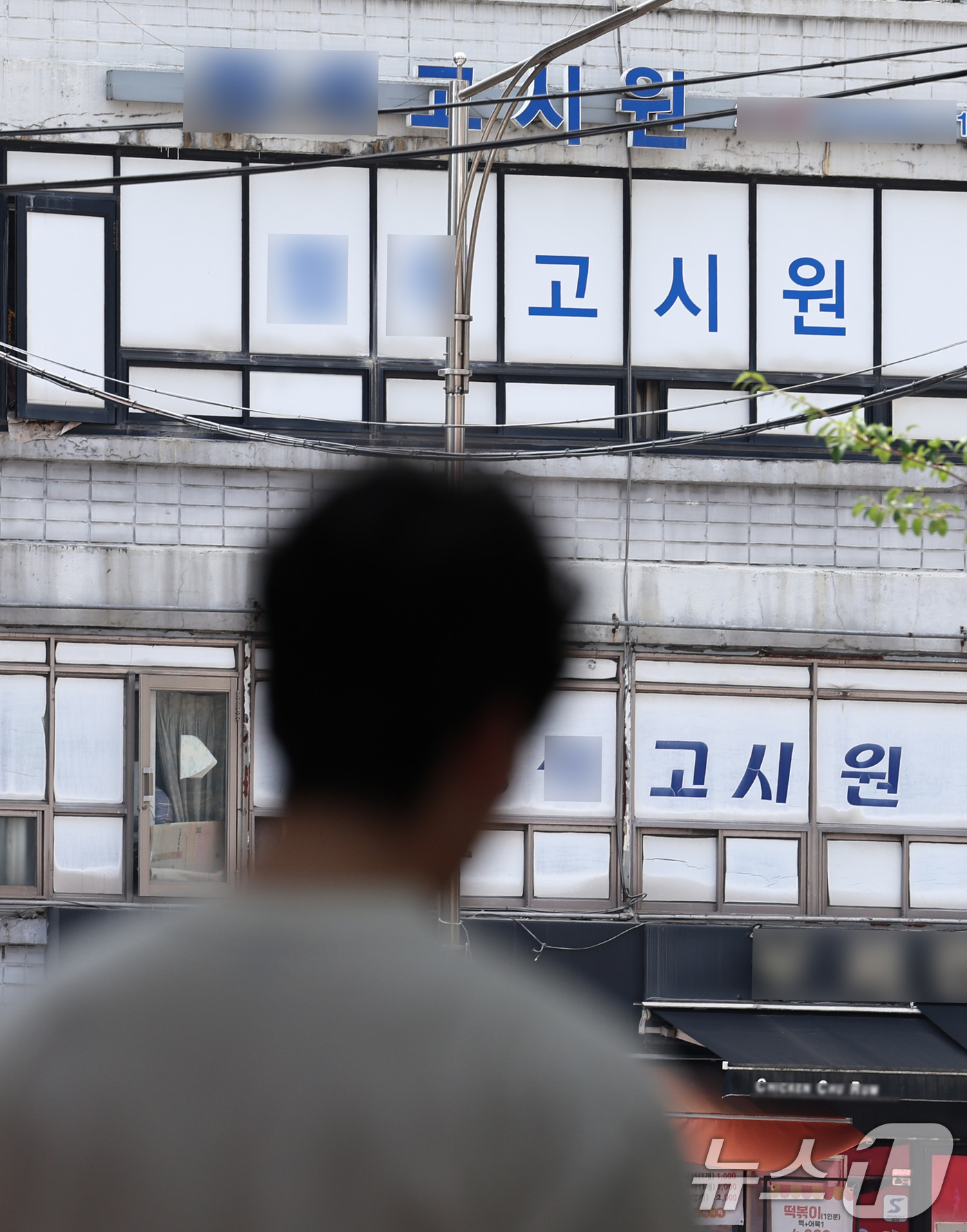 (서울=뉴스1) 구윤성 기자 = 서울 월세가 가파르게 오르면서 주거비 부담이 커지자 대학생들이 원룸이나 오피스텔 대신 고시텔로 눈을 돌리고 있다.한국부동산원이 집계한 지난 6월 서 …