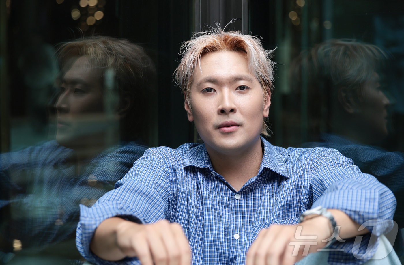 (서울=뉴스1) 권현진 기자 = 코미디언 유영우가 서울 종로구 뉴스1 본사에서 열린 인터뷰에 앞서 포즈를 취하고 있다.2019년 KBS 특채 개그맨으로 데뷔한 유영우는 ‘개그콘서트 …