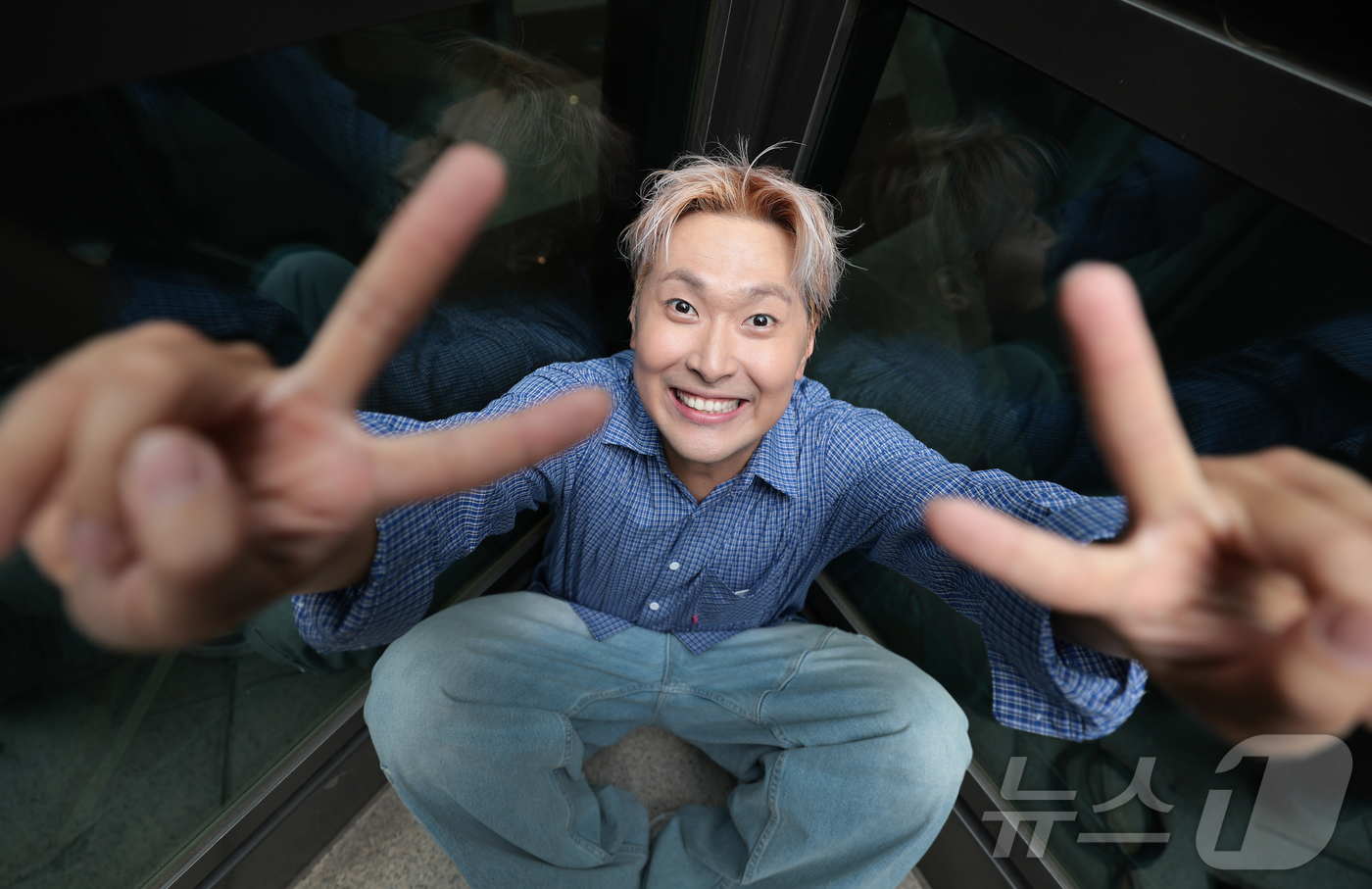 (서울=뉴스1) 권현진 기자 = 코미디언 유영우가 서울 종로구 뉴스1 본사에서 열린 인터뷰에 앞서 포즈를 취하고 있다.2019년 KBS 특채 개그맨으로 데뷔한 유영우는 ‘개그콘서트 …
