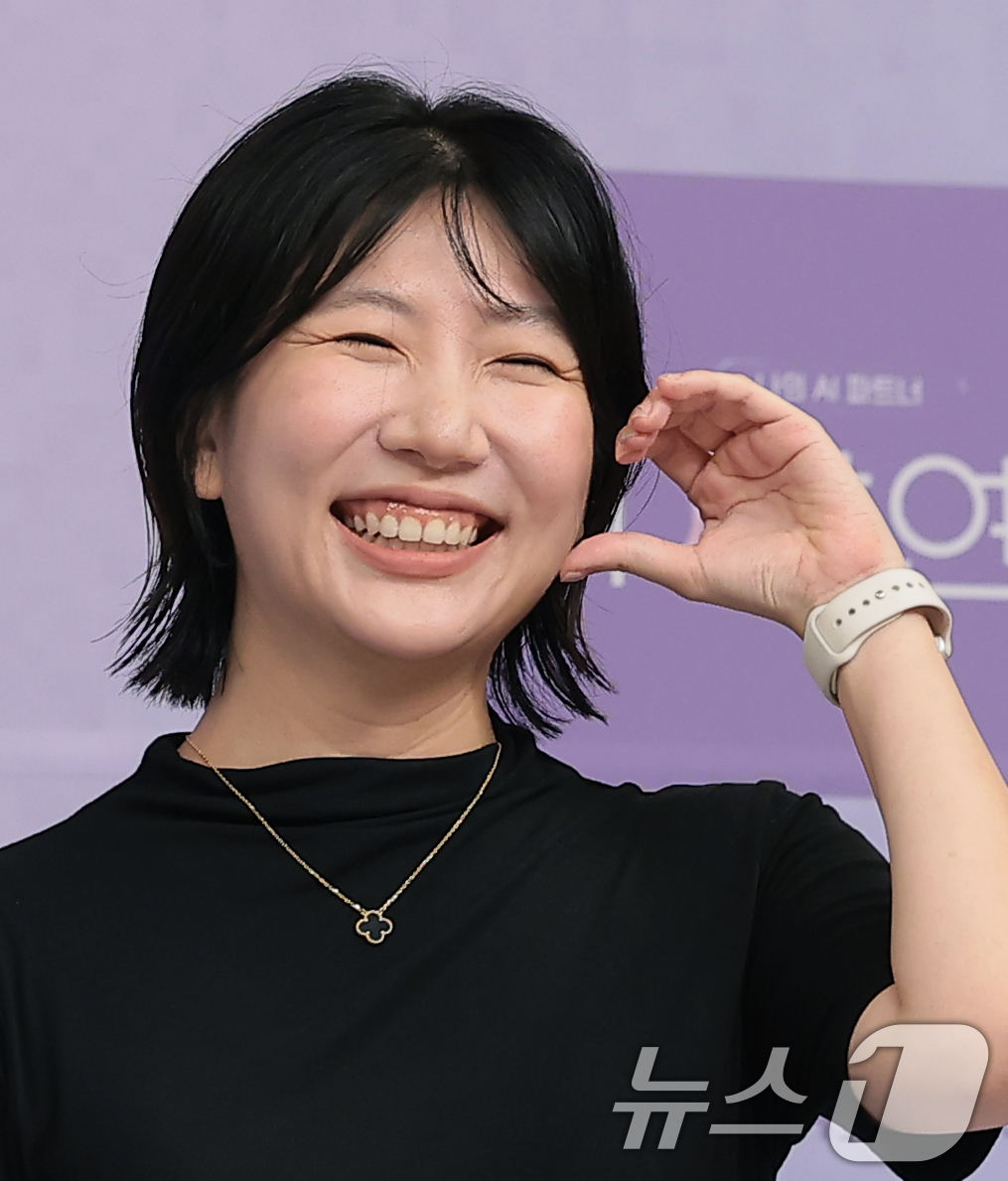 (서울=뉴스1) 권현진 기자 = 손정민 PD가 18일 서울 양천구 SBS목동에서 열린 SBS 국내 최초 AI 연애 서바이벌 '나의 AI 파트너-기이안 연애‘ 제작발표회에 참석해 포 …