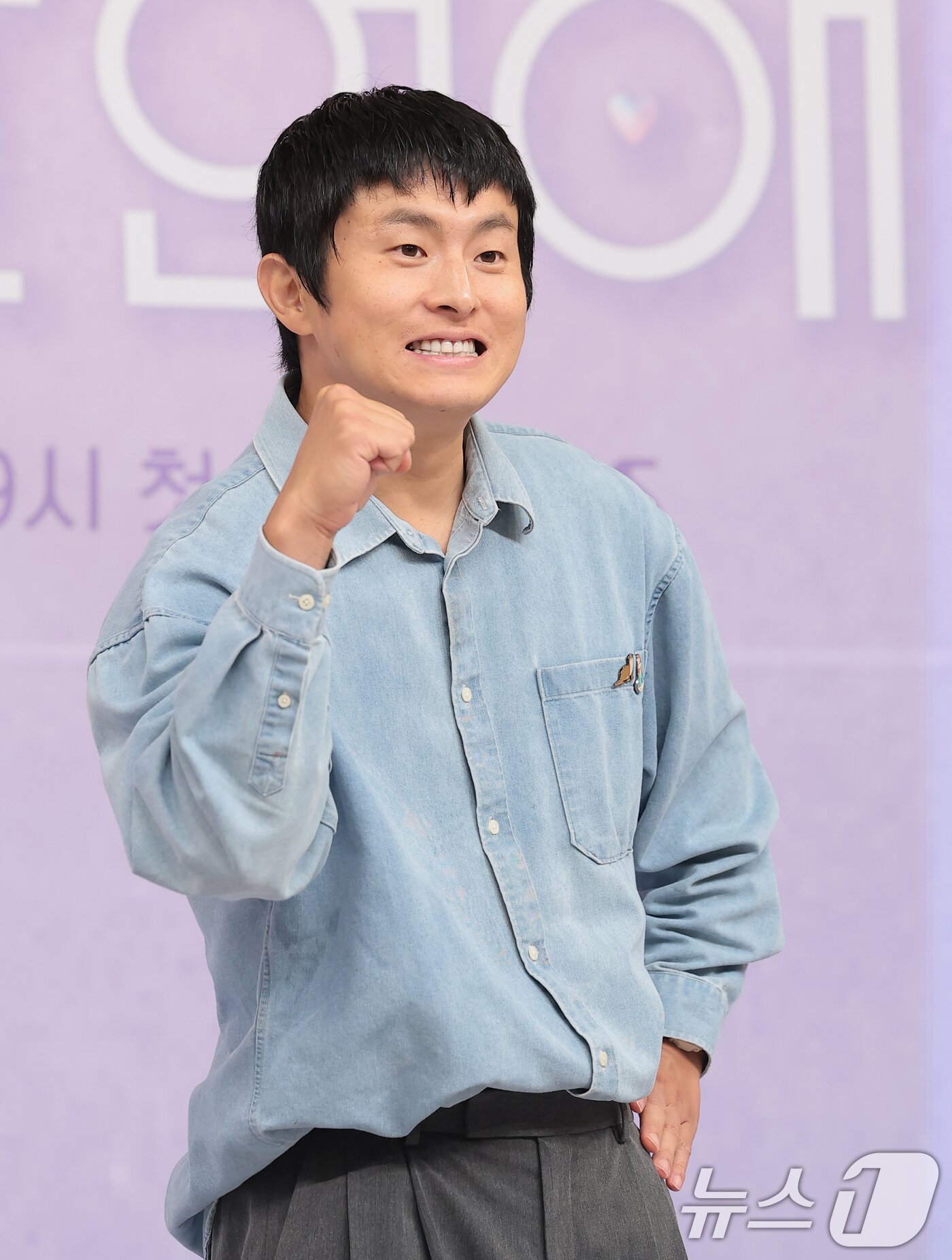 본문 이미지 - 방송인 기안84가 18일 서울 양천구 SBS목동에서 열린 SBS 국내 최초 AI 연애 서바이벌 '나의 AI 파트너-기이안 연애‘ 제작발표회에 참석해 포즈를 취하고 있다. 2026.8.18 ⓒ 뉴스1 권현진 기자