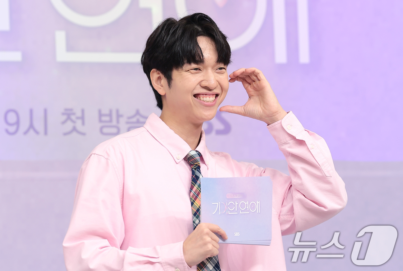 (서울=뉴스1) 권현진 기자 = MC 유재필이 18일 서울 양천구 SBS목동에서 열린 SBS 국내 최초 AI 연애 서바이벌 '나의 AI 파트너-기이안 연애‘ 제작발표회에 참석해 포 …