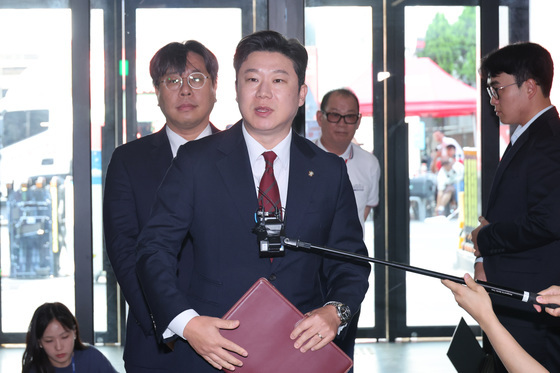 국힘 윤리위, '현역 의원 4명' 소명 절차 개시…징계 수위 촉각
