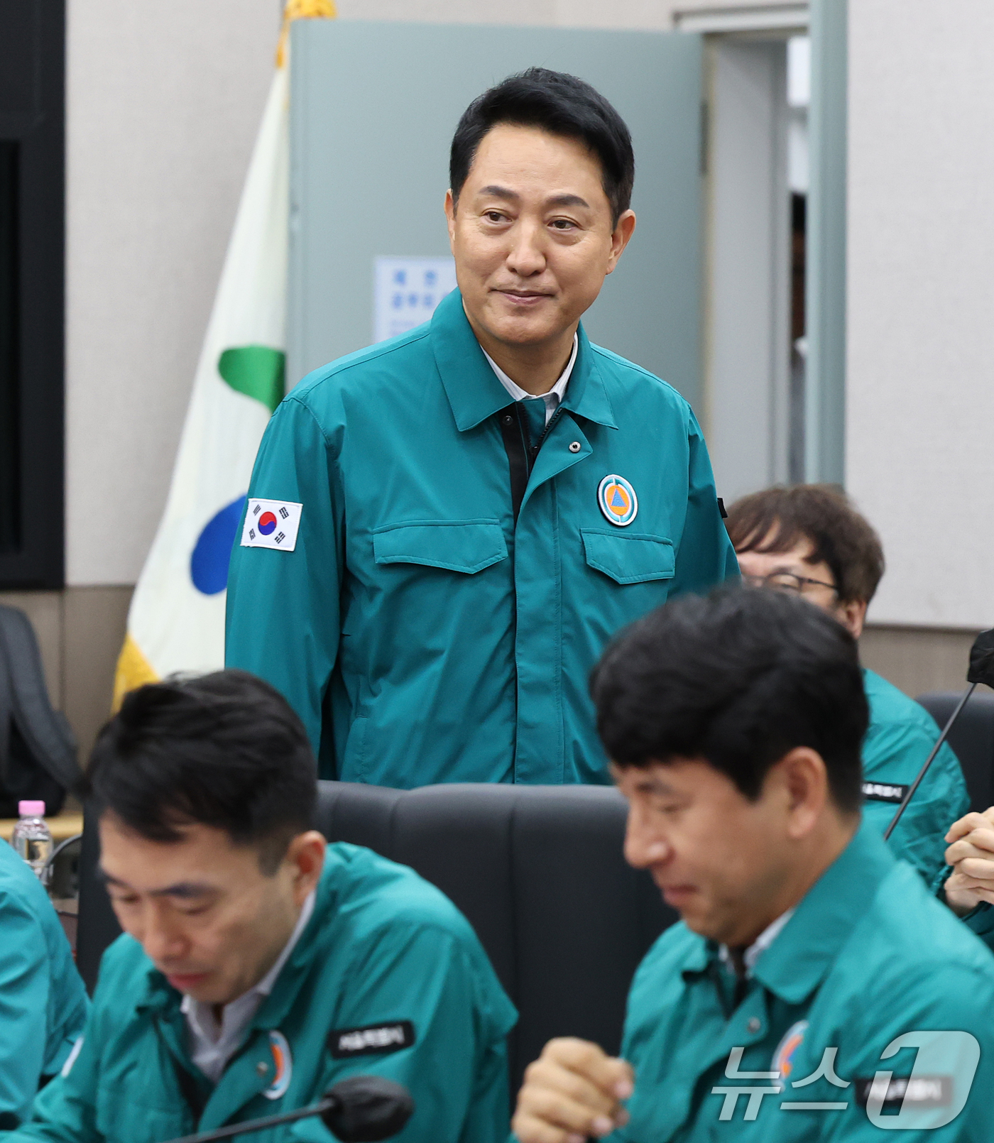 (서울=뉴스1) 오대일 기자 = 오세훈 서울시장이 18일 오후 서울 중구 서울시청 충무기밀실에서 열린 2026 을지연습 상황보고 및 전시 현안 과제 토의에 참석하고 있다. 2026 …