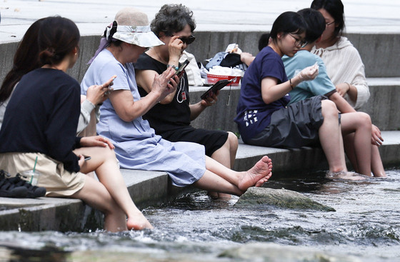 경남 11개 시·군 폭염특보 재발령…폭우 피해 통영, 열대야 예고