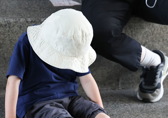 서울 다시 폭염주의보…청계천 찾은 어린이
