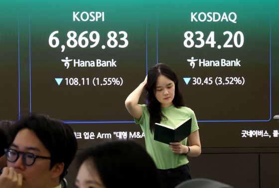 美 메모리 훈풍에도 희비…SK하닉 1%↑·삼전 2%↓ 마감[핫종목](종합)
