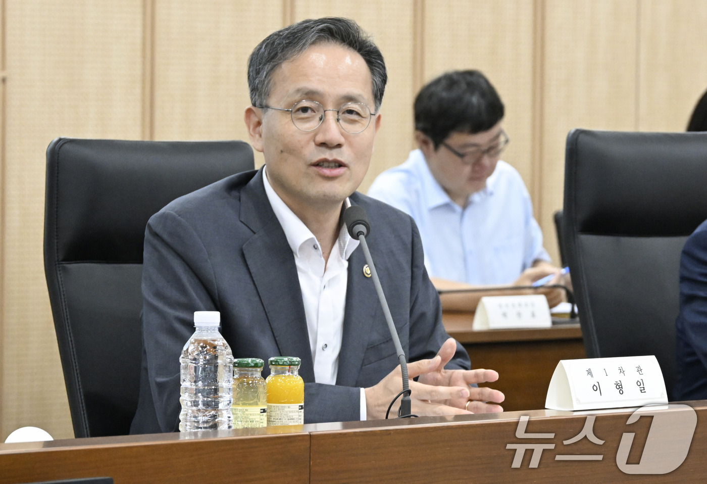 (서울=뉴스1) = 이형일 재정경제부 차관이 18일 정부세종청사에서 열린 '재경부 청년인턴 소통 간담회'에서 모두발언을 하고 있다. (재정경제부 제공. 재판매 및 DB금지) 202 …