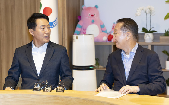 '용산 어린이정원' 관련 회동하는 오세훈·권영세