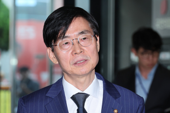 답변하는 조경태 의원