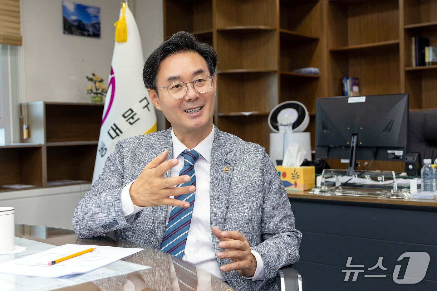 본문 이미지 - 최동민 동대문구청장이 14일 집무실에서 뉴스1과 만나 민선9기 공약에 대해 설명하고 있다.
