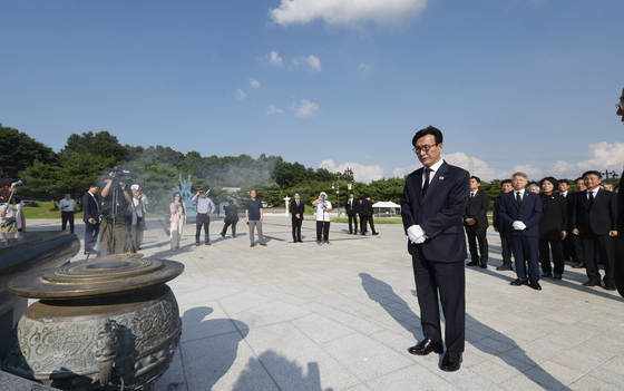 김민석 첫날 숨가쁜 행보…DJ추도식에 광주5·18묘지 참배(종합)