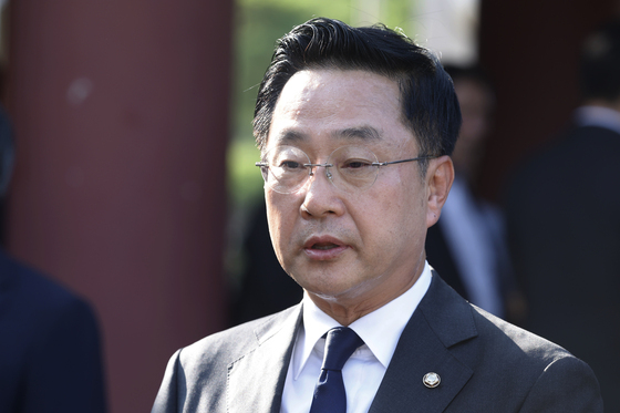 與 "조희대 탄핵당할 자격 충분…이미 정치 플레이어"