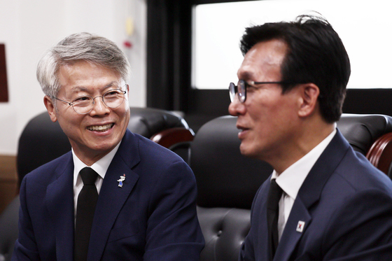 김민석 당대표와 대화 나누는 민형배 시장