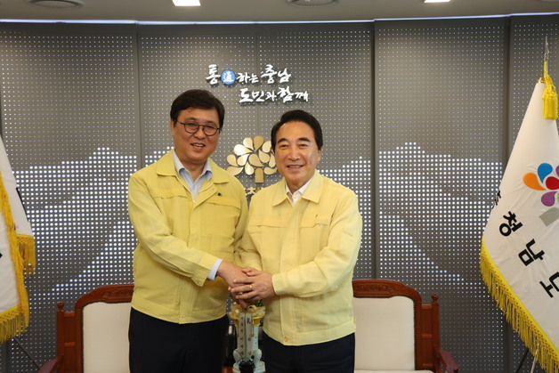 박수현 지사, 최휘영 문체부 장관 만나 8개 현안 지원 요청