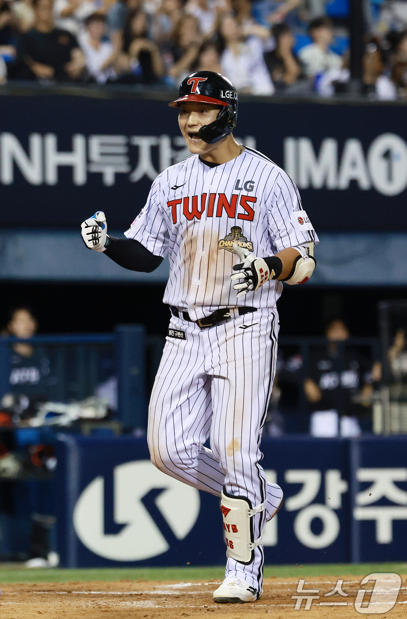 (서울=뉴스1) 이호윤 기자 = 18일 서울 송파구 잠실야구장에서 열린 프로야구 '2026 신한 SOL KBO리그' KT 위즈와 LG 트윈스의 경기, 5회말 1사 만루 상황에서 L …