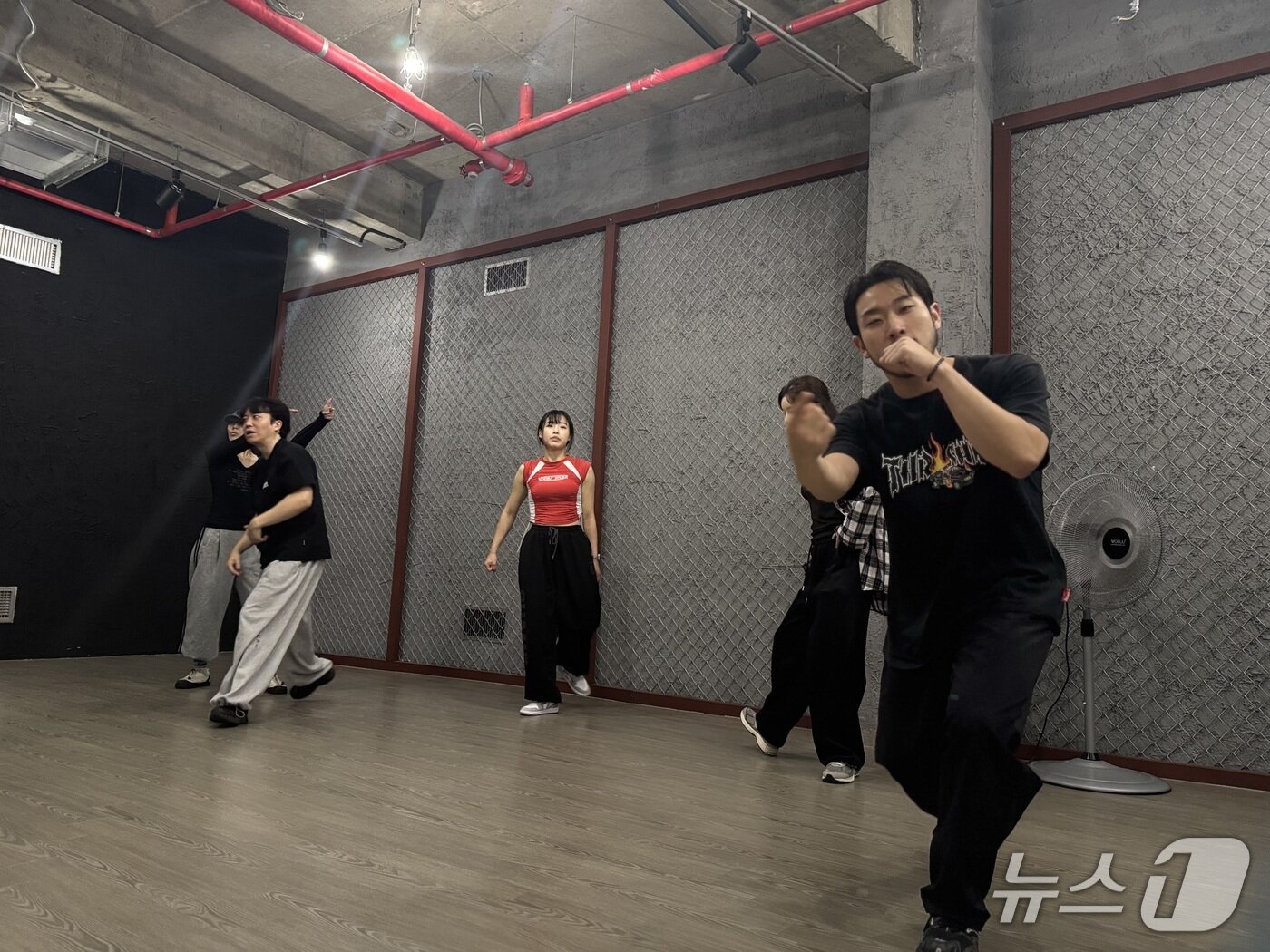 본문 이미지 - 창작집단 결은 창작뮤지컬 리딩 쇼케이스 '더 스윙 : 이아고의 세상'을 9월 2일부터 6일까지 R&J 씨어터에서 선보인다.