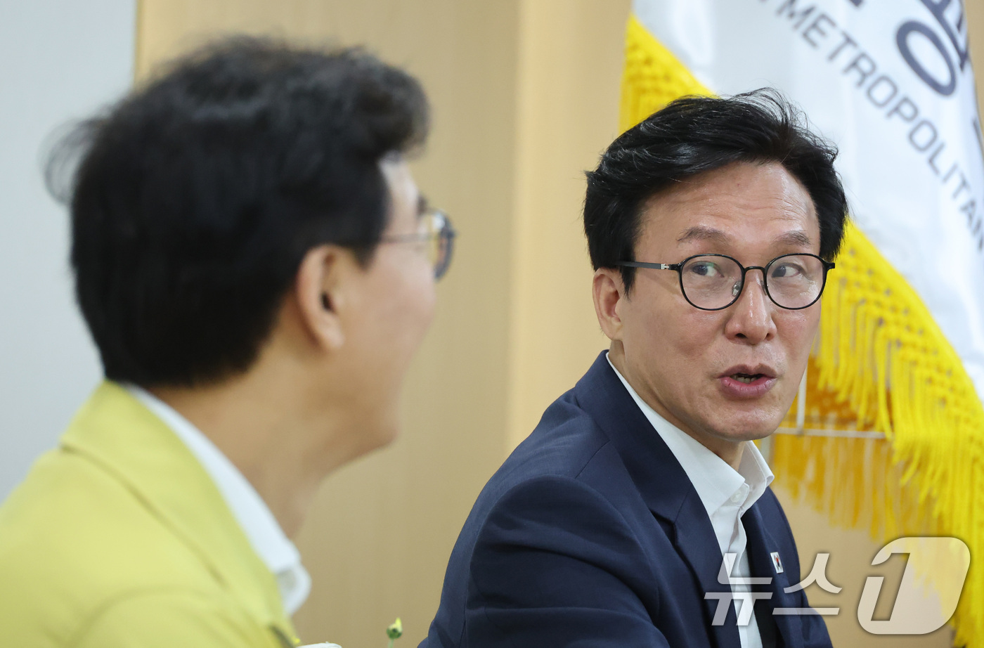 (부산=뉴스1) 신웅수 기자 = 김민석 더불어민주당 대표가 19일 부산시청에서 전재수 부산시장과 면담하고 있다. 2026.8.19/뉴스1