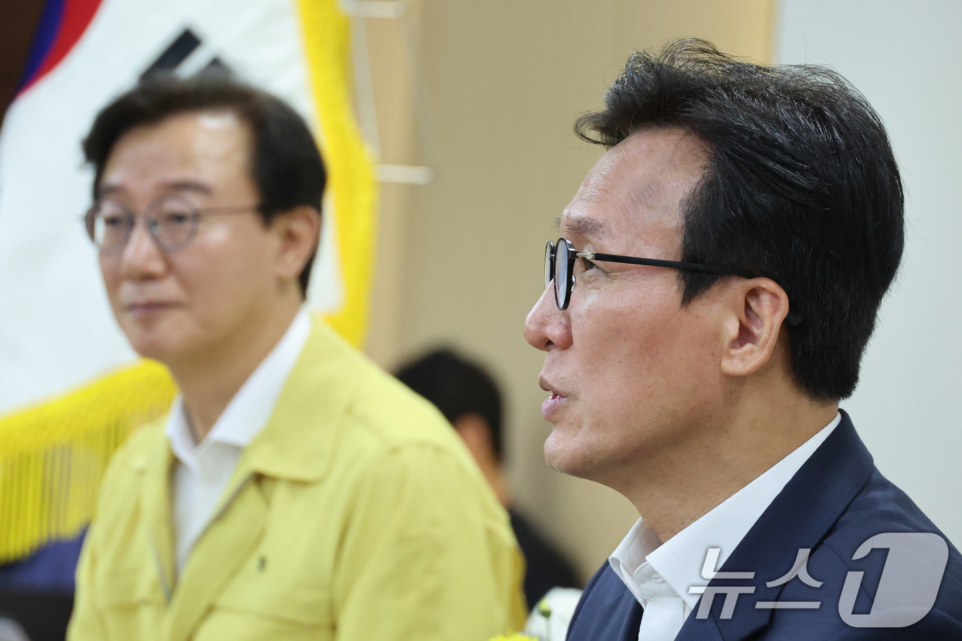 (부산=뉴스1) 신웅수 기자 = 김민석 더불어민주당 대표가 19일 부산광역시 연제구 부산시청에서 전재수 부산시장과 면담하고 있다. 2026.8.19/뉴스1