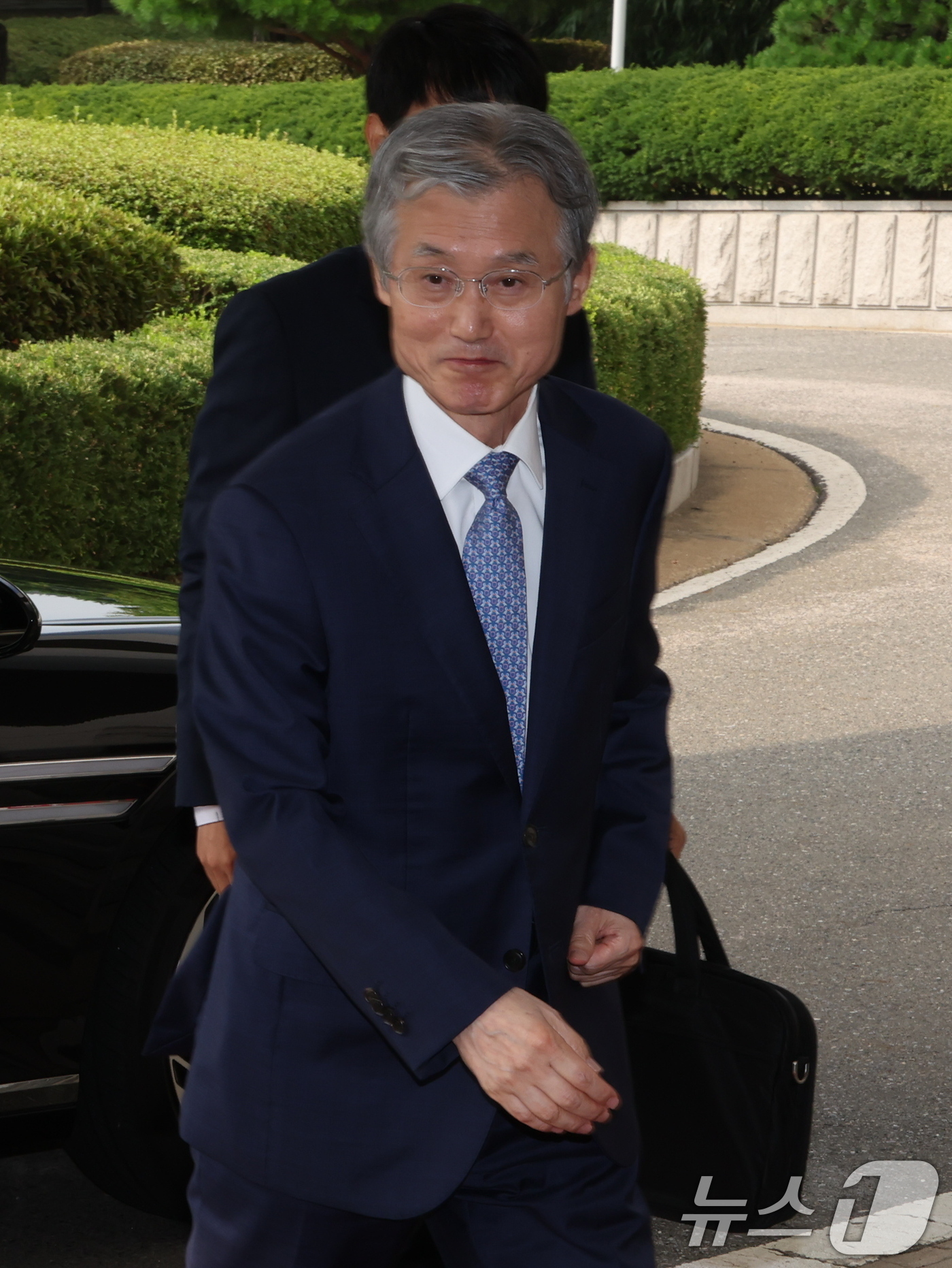 (서울=뉴스1) 김진환 기자 = 조희대 대법원장이 19일 오전 서울 서초구 대법원으로 출근하고 있다. 2026.8.19/뉴스1