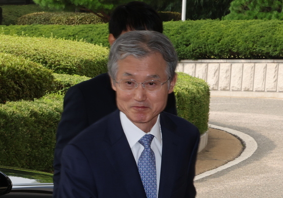 출근하는 조희대 대법원장