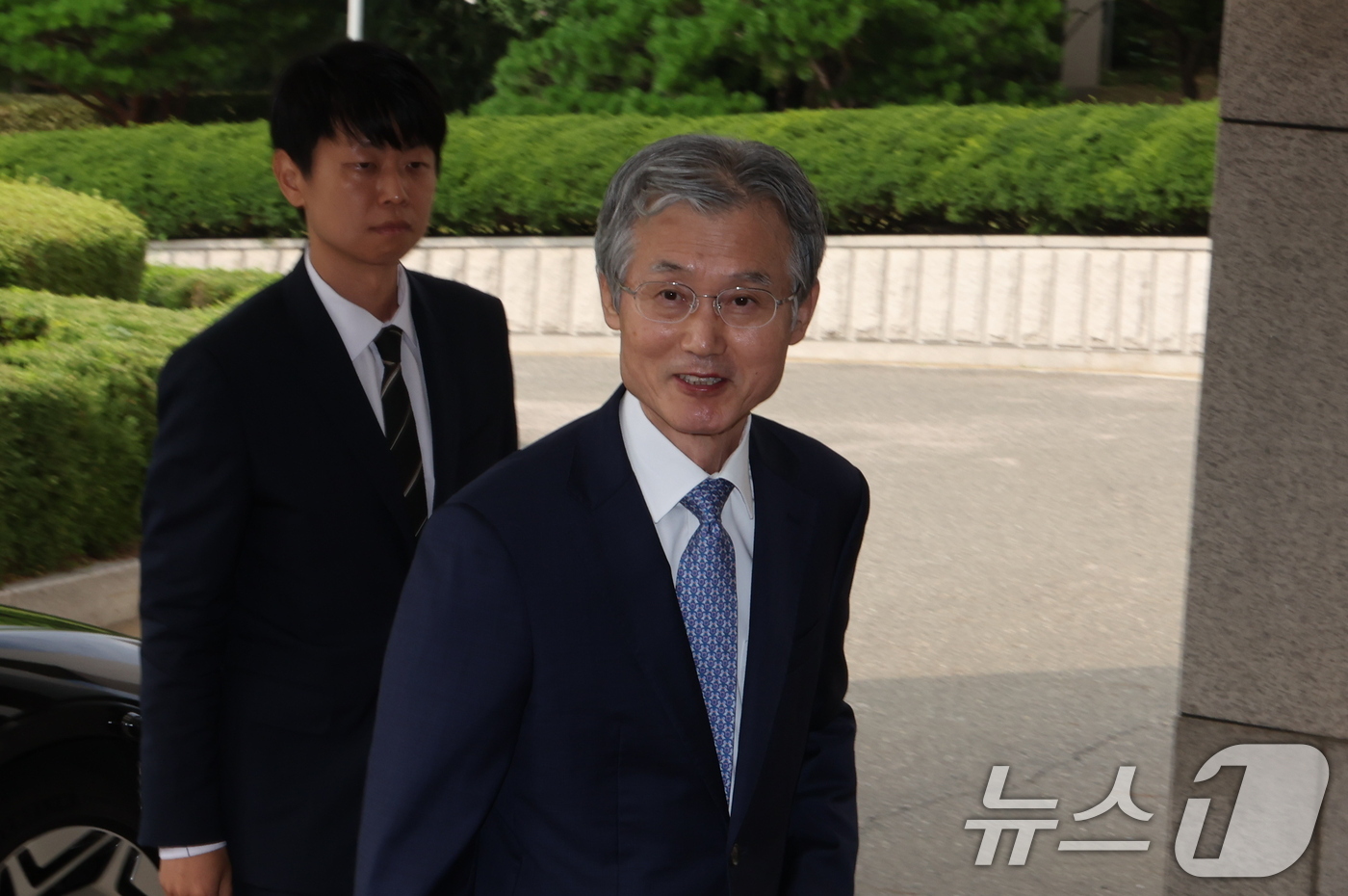 (서울=뉴스1) 김진환 기자 = 조희대 대법원장이 19일 오전 서울 서초구 대법원으로 출근하고 있다. 2026.8.19/뉴스1
