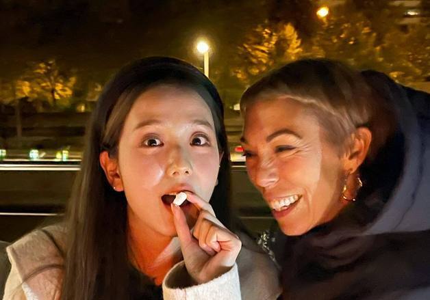 블핑 지수, '파리 엄마' 교통사고 사망에 큰 슬픔…"추억 평생 간직할 것"