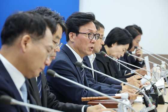 최고위 발언하는 김민석 대표