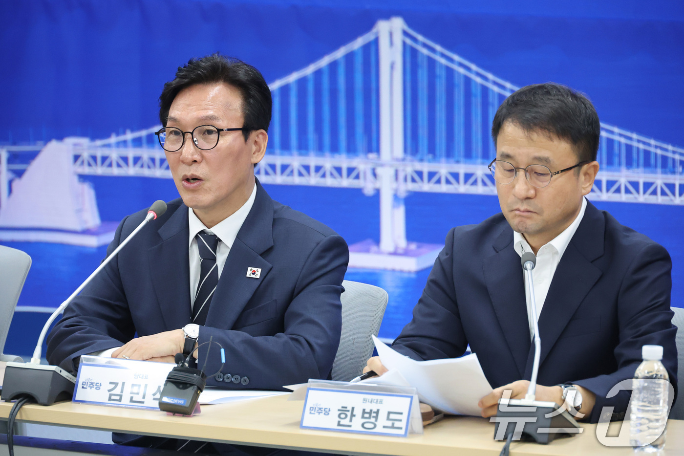 (부산=뉴스1) 신웅수 기자 = 김민석 더불어민주당 대표가 19일 부산 동구 민주당 부산시당에서 열린 현장 최고위원회의에서 발언하고 있다. 2026.8.19/뉴스1