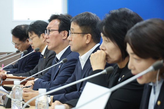 첫 최고위원회의 주재하는 김민석 대표