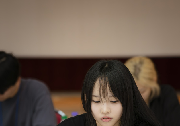 '08년생 걸그룹' 멤버 도이, 유아인 복귀 영화 '뱀피르' 합류 눈길 [N이슈]