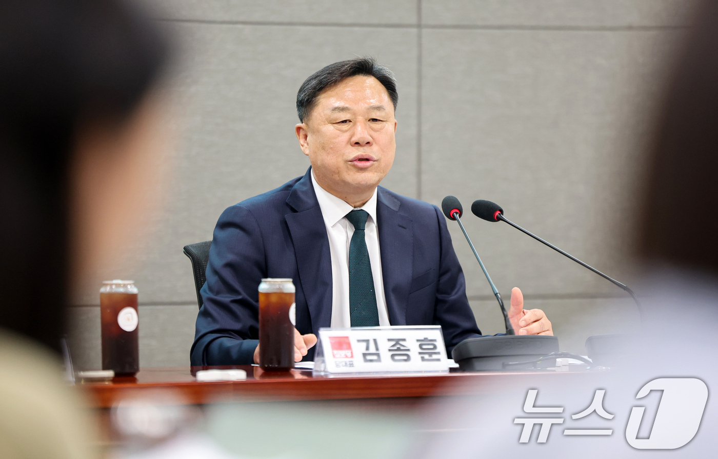 (서울=뉴스1) 김도우 기자 = 김종훈 진보당 당대표가 19일 서울 여의도 국회 의원회관에서 기자간담회를 하고 있다. 2026.8.19/뉴스1