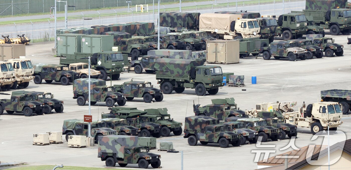 본문 이미지 - 우리 군이 8월 17일부터 27일까지 예정돼 있던 '을지 자유의 방패'(UFS·Ulchi Freedom Shield)의 일정을 미 측의 제안으로 단축하기로 결정했다. 훈련은 17일부터 21일까지만 진행되며, 연합 야외 기동훈련(FTX) 일정도 일부 취소된다. 사진은 19일 경기 평택시 팽성읍 주한미군기지 캠프 험프리스에 장비들이 계류되어 있는 모습. 2026.8.19 ⓒ 뉴스1 김영운 기자