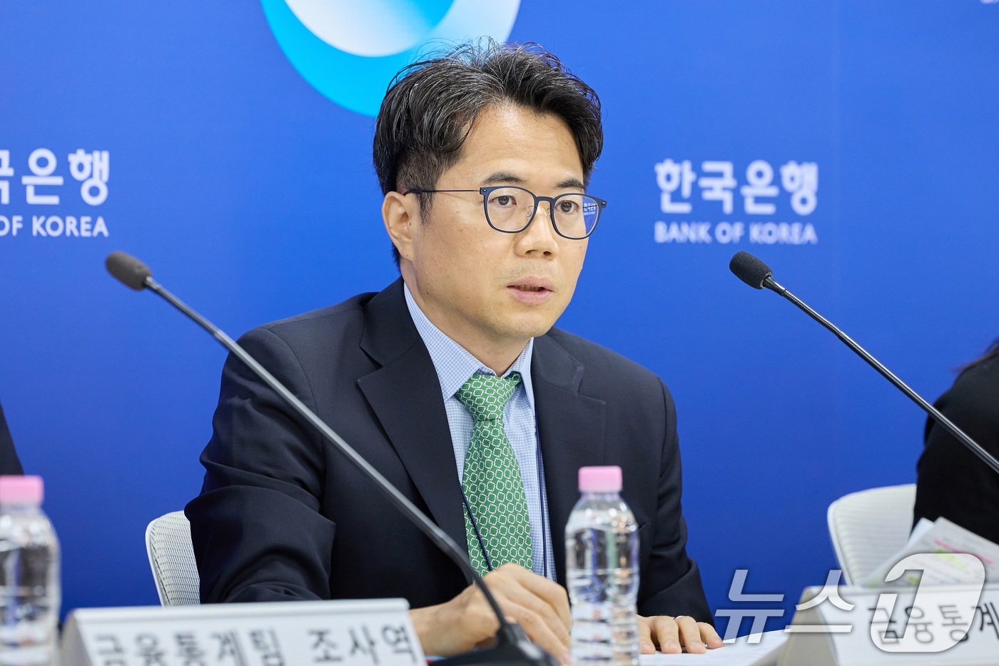 (서울=뉴스1) = 김성준 한국은행 경제통계1국 금융통계팀장이 19일 오전 서울 중구 한국은행에서 열린 2026년 2/4분기 가계신용(잠정) 설명회에서 발언하고 있다.한국은행이 이 …