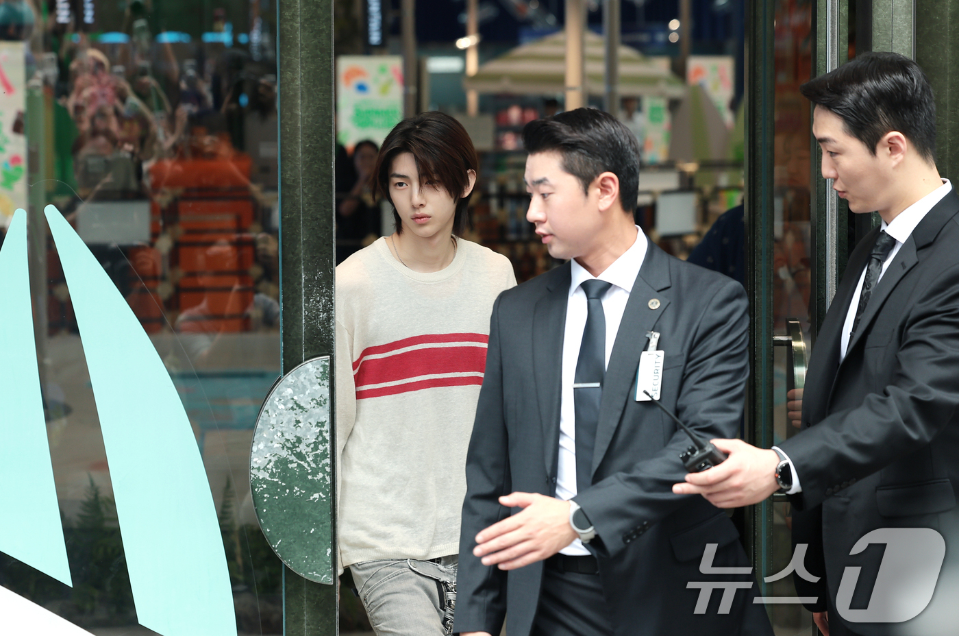 (서울=뉴스1) 권현진 기자 = 그룹 코르티스(CORTIS)의 주훈이 19일 서울 성동구 트렌드팟 바이 올리브영N 성수에서 진행된 '딥 다이브 뉴스(DEEP DIVE NEWS)' …