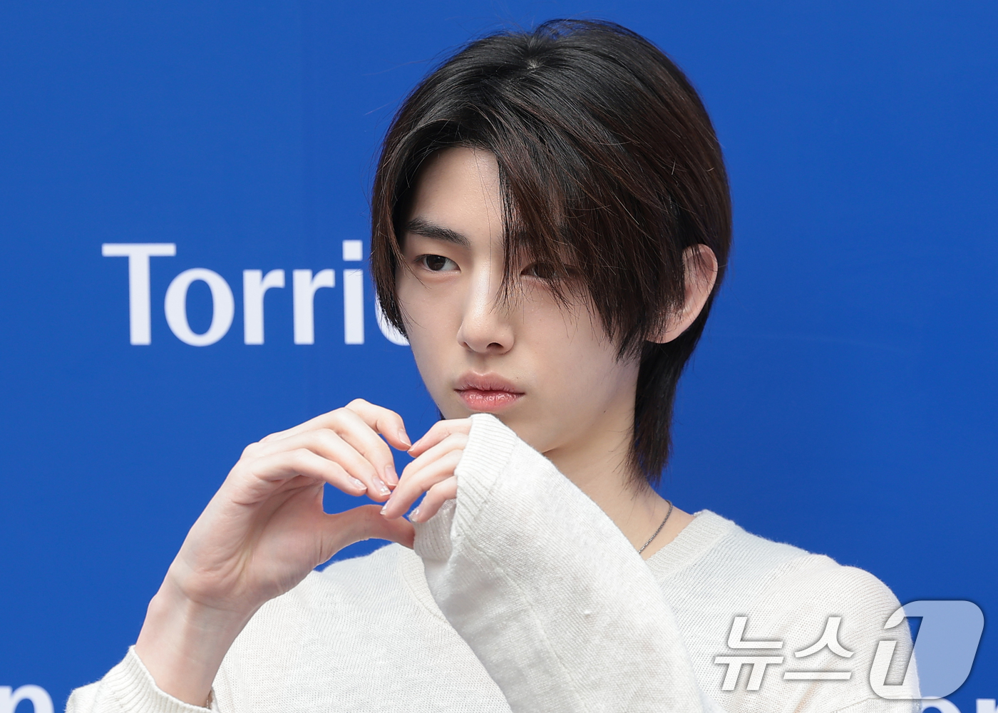 (서울=뉴스1) 권현진 기자 = 그룹 코르티스(CORTIS)의 주훈이 19일 서울 성동구 트렌드팟 바이 올리브영N 성수에서 진행된 '딥 다이브 뉴스(DEEP DIVE NEWS)' …
