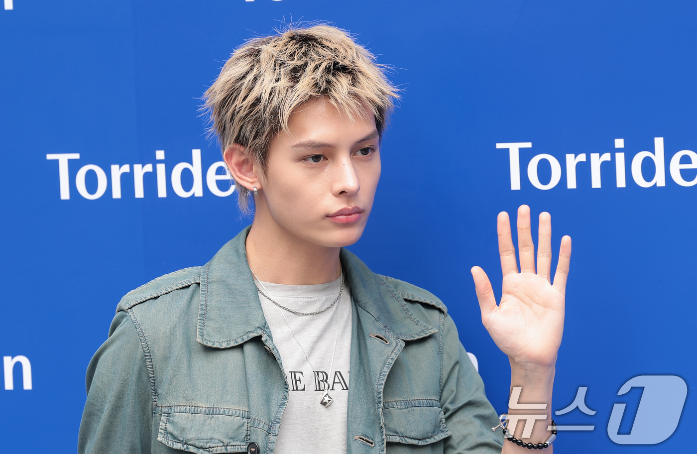 (서울=뉴스1) 권현진 기자 = 그룹 코르티스(CORTIS)의 제임스가 19일 서울 성동구 트렌드팟 바이 올리브영N 성수에서 진행된 '딥 다이브 뉴스(DEEP DIVE NEWS)' …