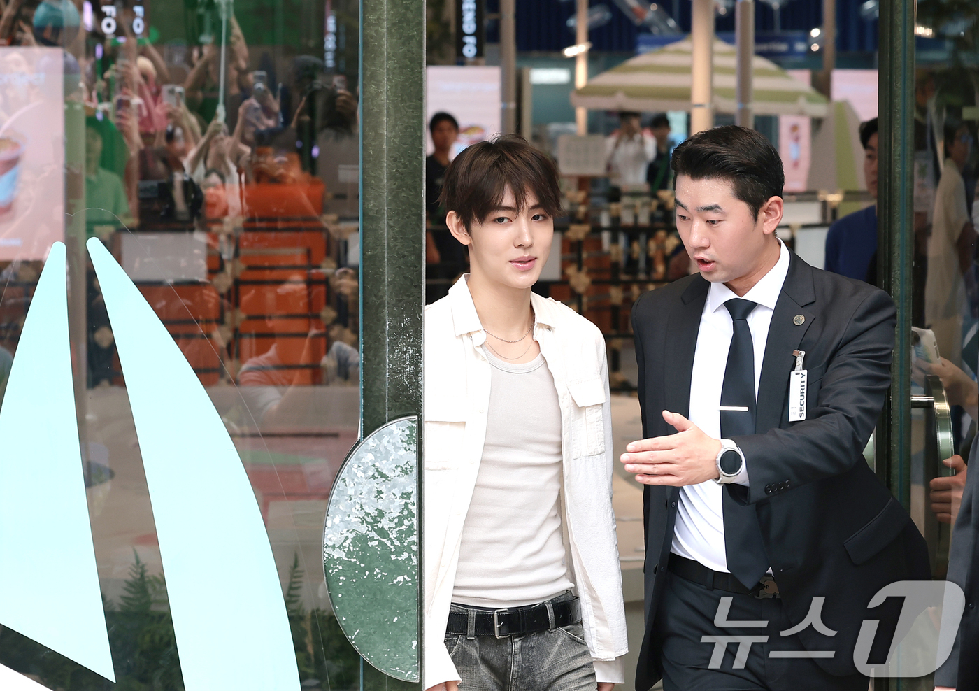 (서울=뉴스1) 권현진 기자 = 그룹 코르티스(CORTIS)의 성현이 19일 서울 성동구 트렌드팟 바이 올리브영N 성수에서 진행된 '딥 다이브 뉴스(DEEP DIVE NEWS)' …