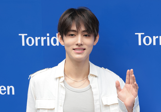 성현, 부드러운 미소